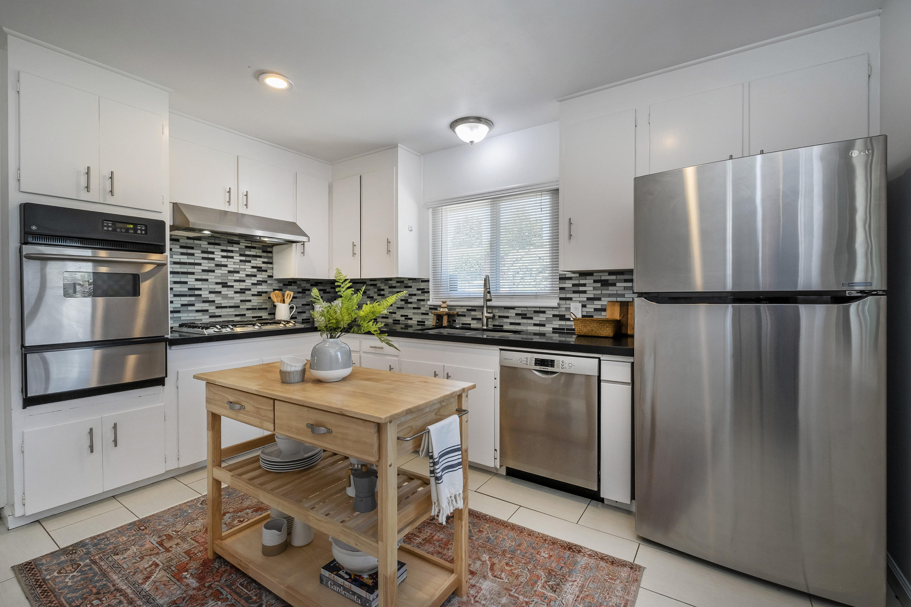 415 North La Cumbre Road Santa Barbara, CA 93110 - Photo 6 of 18 Kitchen