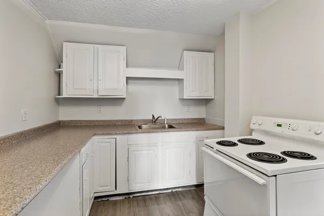 $650,000 | 8 Birch Street, Derry, NH 03038