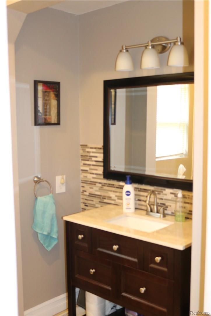 8771 Clarridge Road Clarkston, MI 48348 - Photo 13 of 19 bathroom.jpg