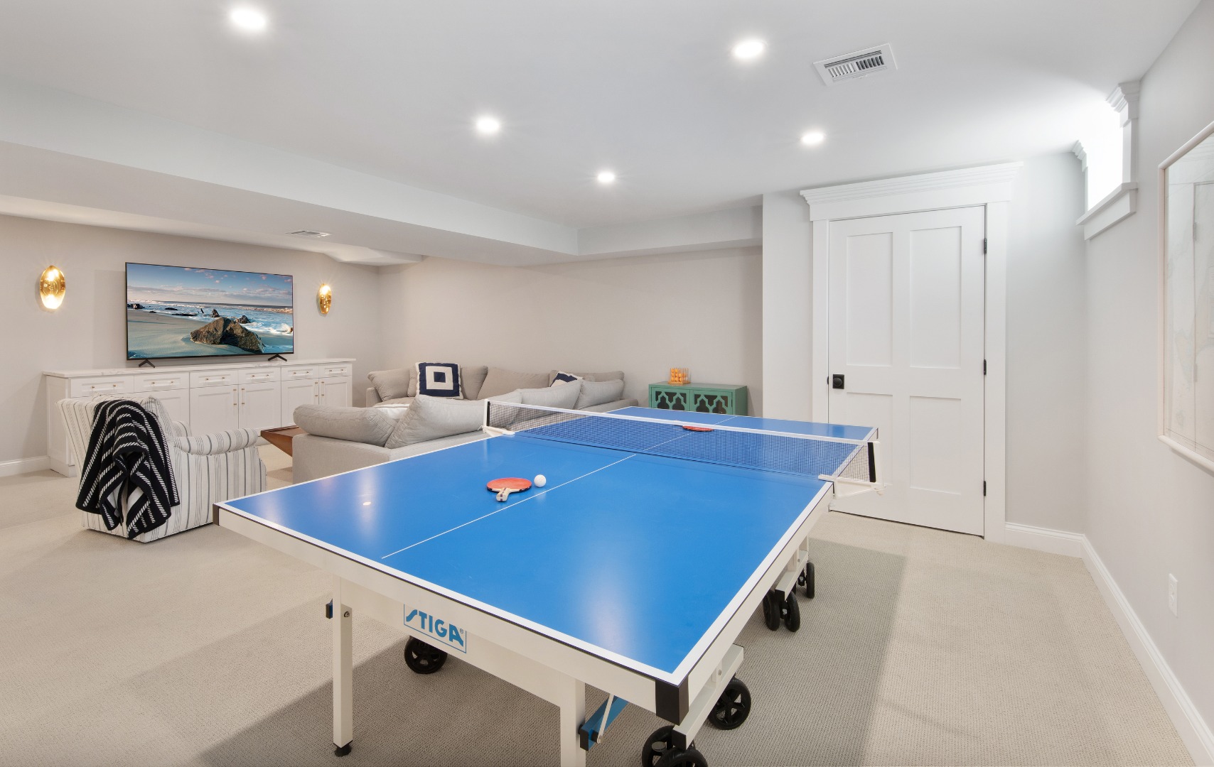 53 Pinehurst Road Edgartown, MA 02539 - Photo 20 of 26 a room with furniture and a table