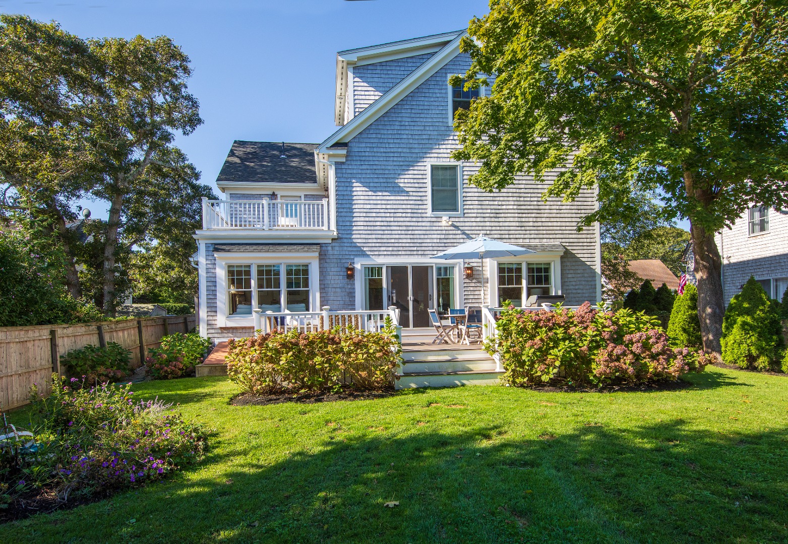 53 Pinehurst Road Edgartown, MA 02539 - Photo 2 of 26 a front view of a house with garden