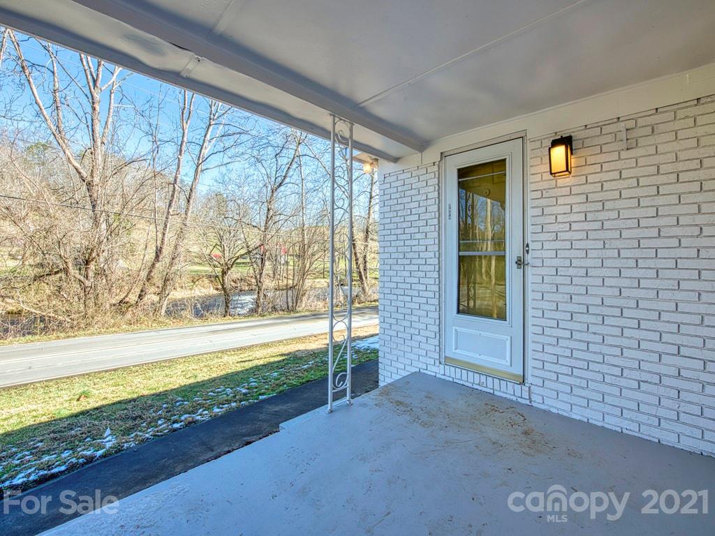2524 Old Clyde Road Clyde, NC 28721 - Photo 4 of 30