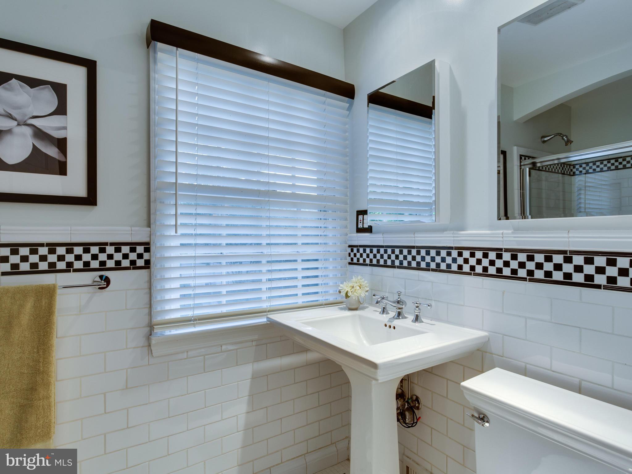 5406 Springlake Way Baltimore, MD 21212 - Photo 13 of 30 Bath (Master)