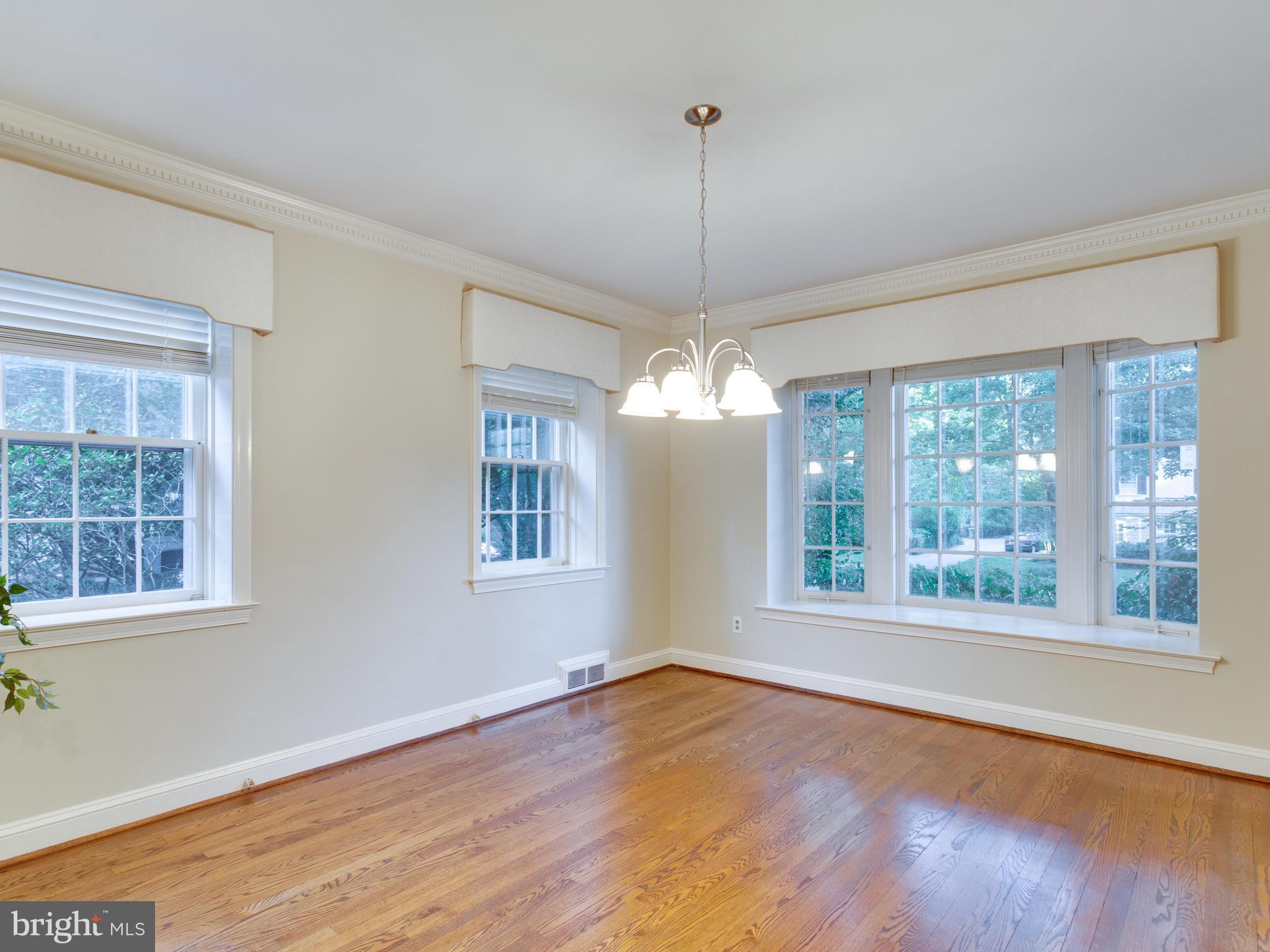 5406 Springlake Way Baltimore, MD 21212 - Photo 7 of 30 Dining Room