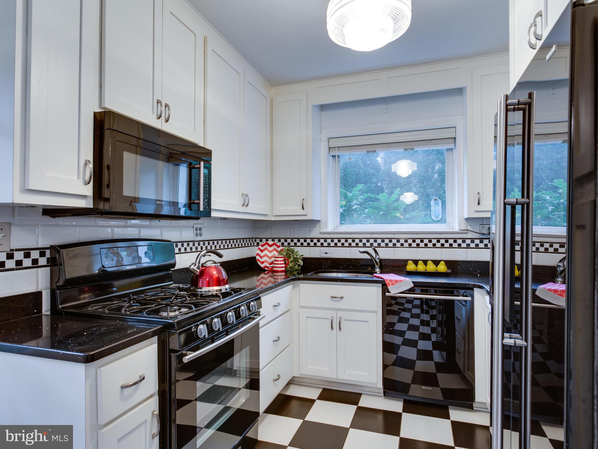 5406 Springlake Way Baltimore, MD 21212 - Photo 10 of 30 Kitchen
