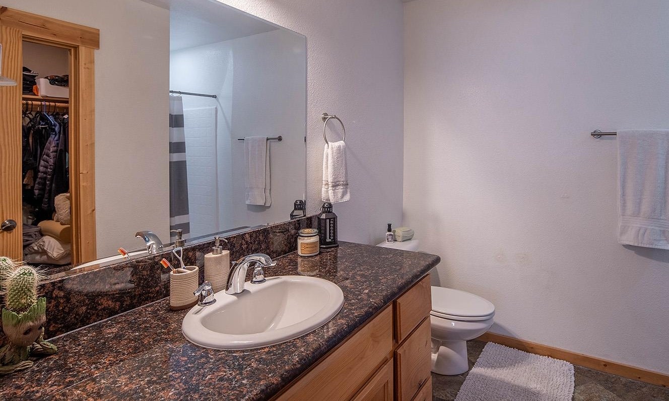 10191 Martis Valley Road, Unit B Truckee, CA 96161 - Photo 17 of 19 Gallery Image 17
