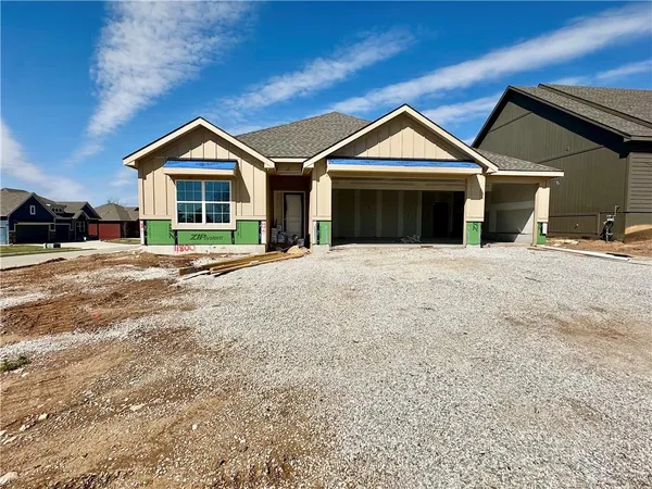 $425,000 | 11800 East 231st Street, Peculiar, MO 64078
