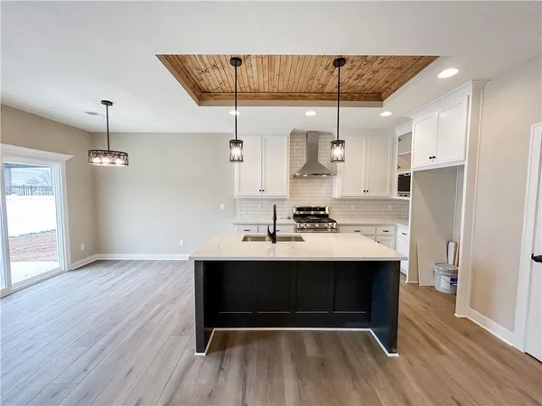 $425,000 | 11800 East 231st Street, Peculiar, MO 64078