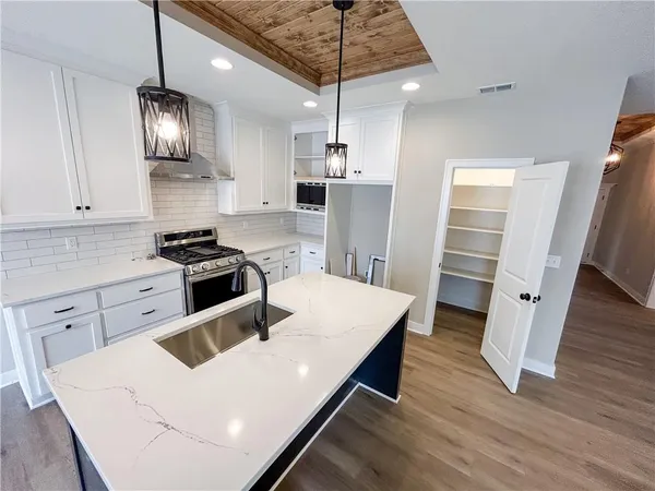 $425,000 | 11800 East 231st Street, Peculiar, MO 64078