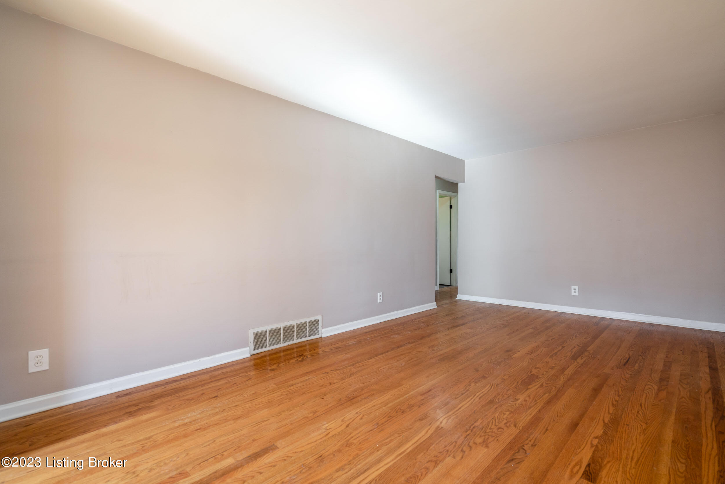 3102 Marlin Road Louisville, KY 40220 - Photo 5 of 39 3102 Marlin Rd-015