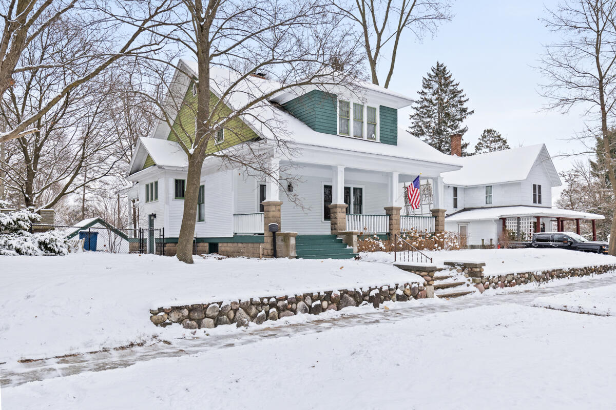 430 South Higbee Street Reed City, MI 49677 - Photo 2 of 40 IMG_1001