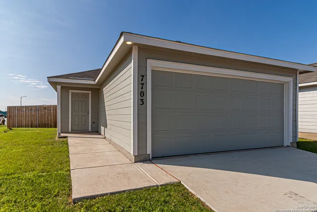 $1,550 | 7703 Chancery Gate, San Antonio, TX 78253