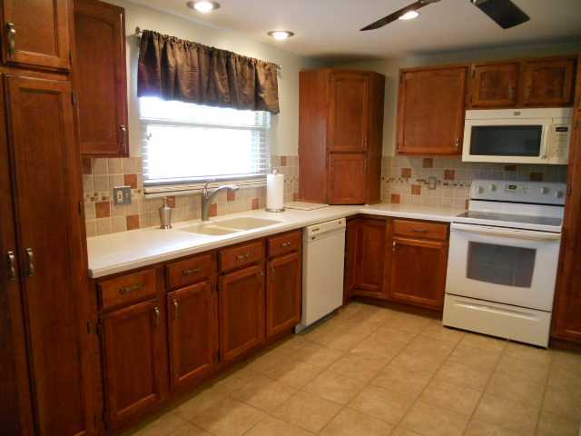 2441 Buckley Road Columbus, OH 43220 - Photo 6 of 14