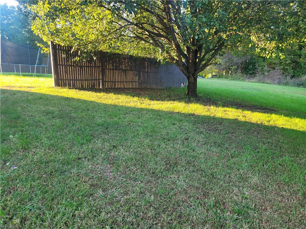 8 Leaf Ridge Court Thomasville, NC 27360 - Photo 4 of 26