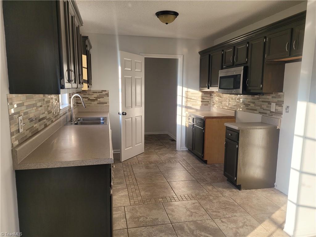 8 Leaf Ridge Court Thomasville, NC 27360 - Photo 9 of 26