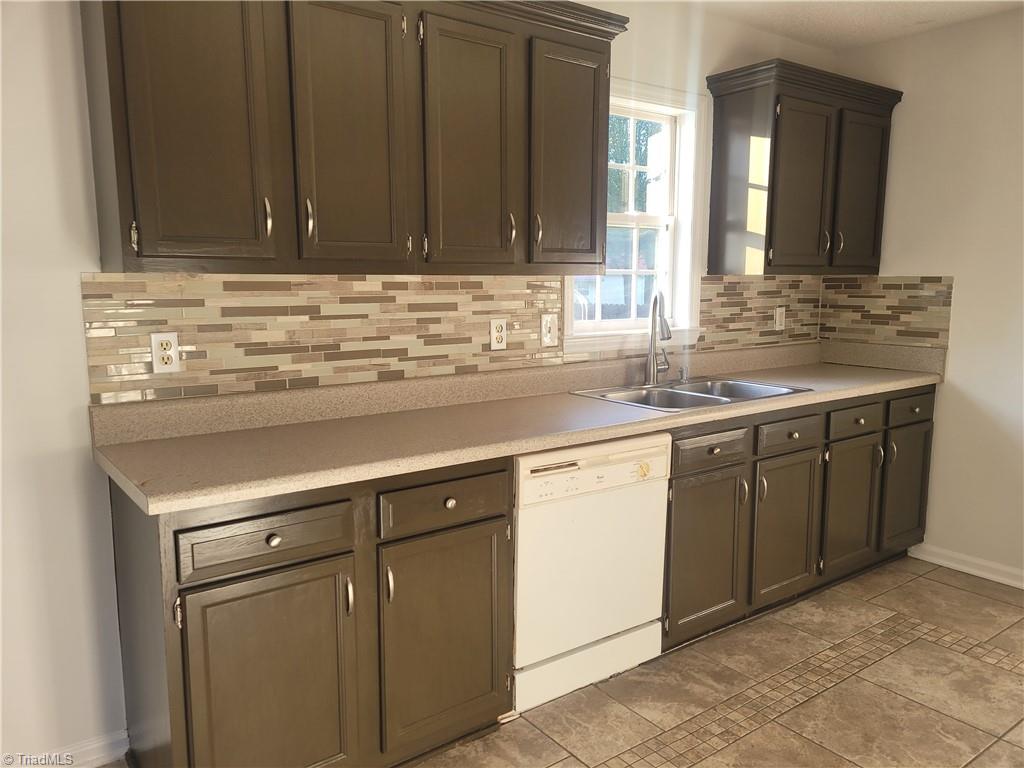 8 Leaf Ridge Court Thomasville, NC 27360 - Photo 10 of 26