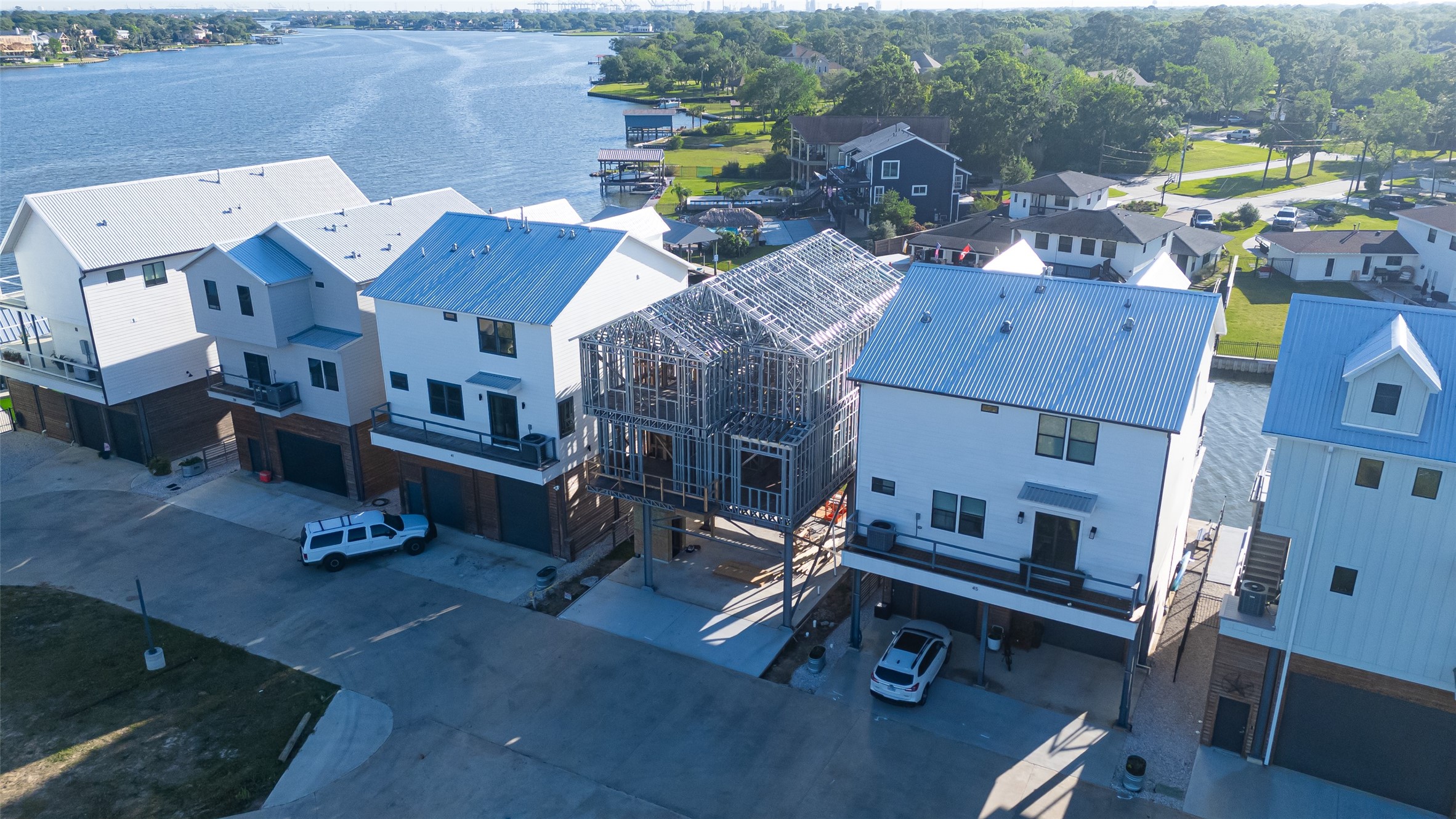 43 Commander Runco Lane Seabrook, TX 77586 - Photo 25 of 32 an aerial view of residential houses with outdoor space and parking