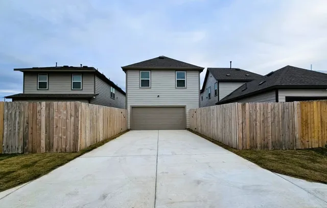 $2,150 | 104 Greinert Drive, Taylor, TX 76574