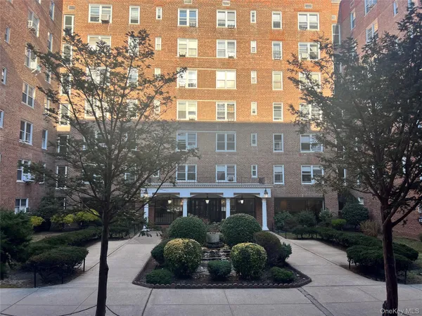 $2,600 | 105-38 63rd Drive, Unit 5K | Forest Hills