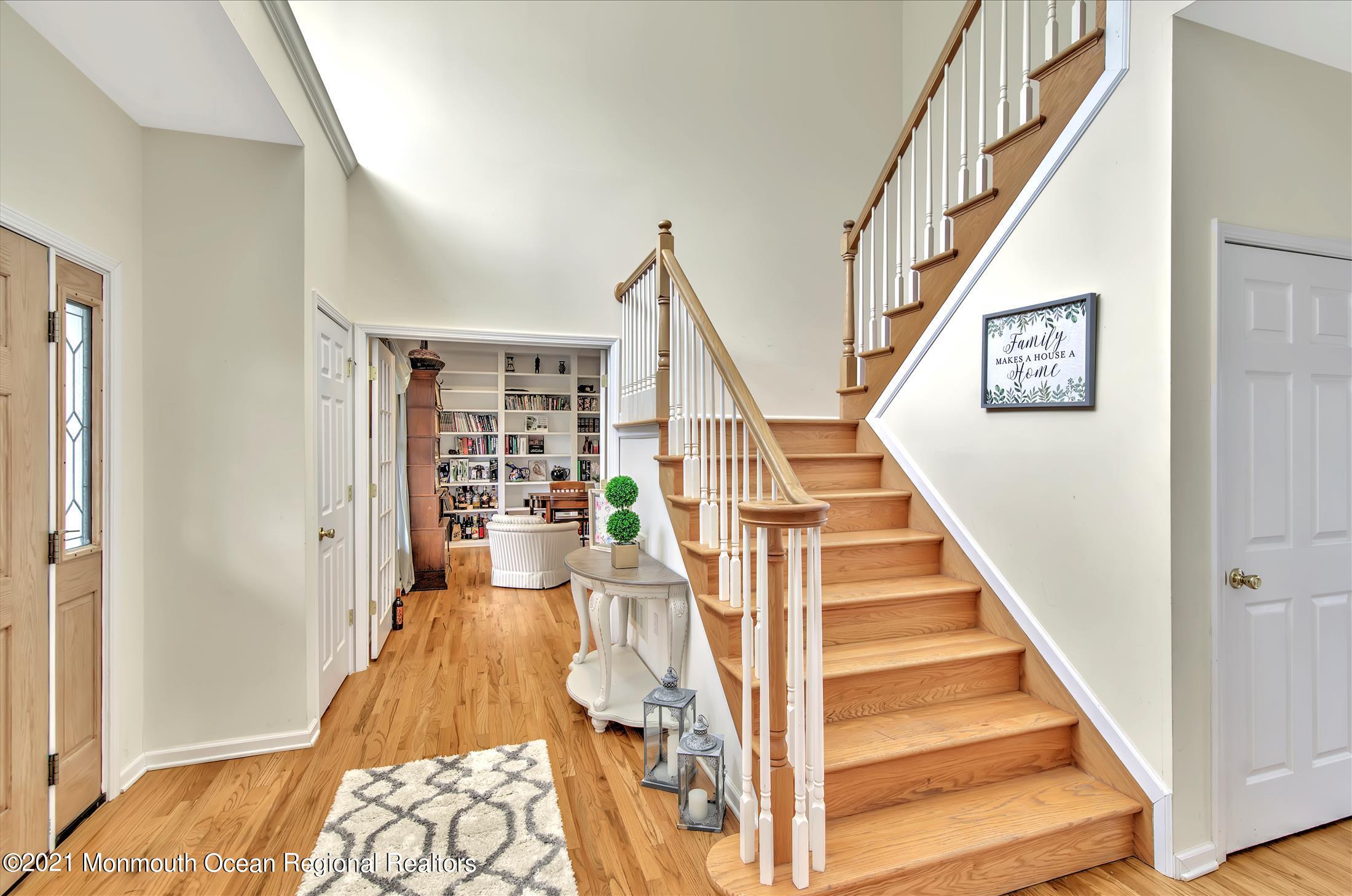 277 Province Line Road Allentown, NJ 08501 - Photo 2 of 37 FOYER 1 PROVINCE