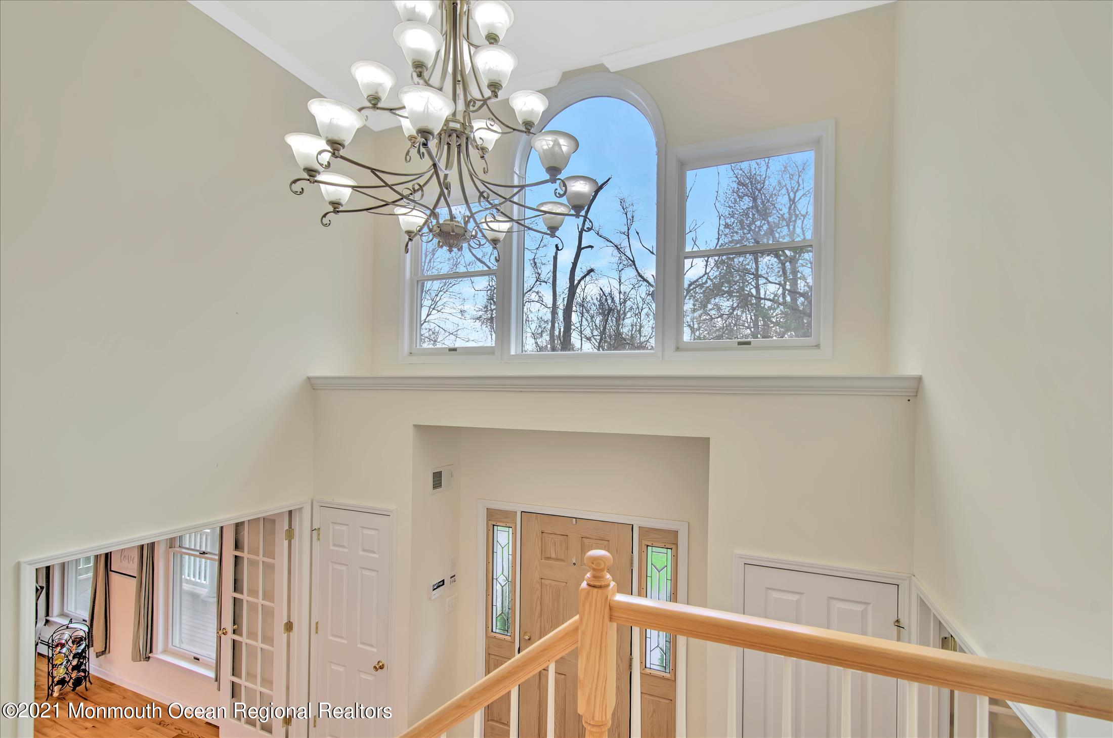 277 Province Line Road Allentown, NJ 08501 - Photo 3 of 37 FOYER 3 PROVINCE