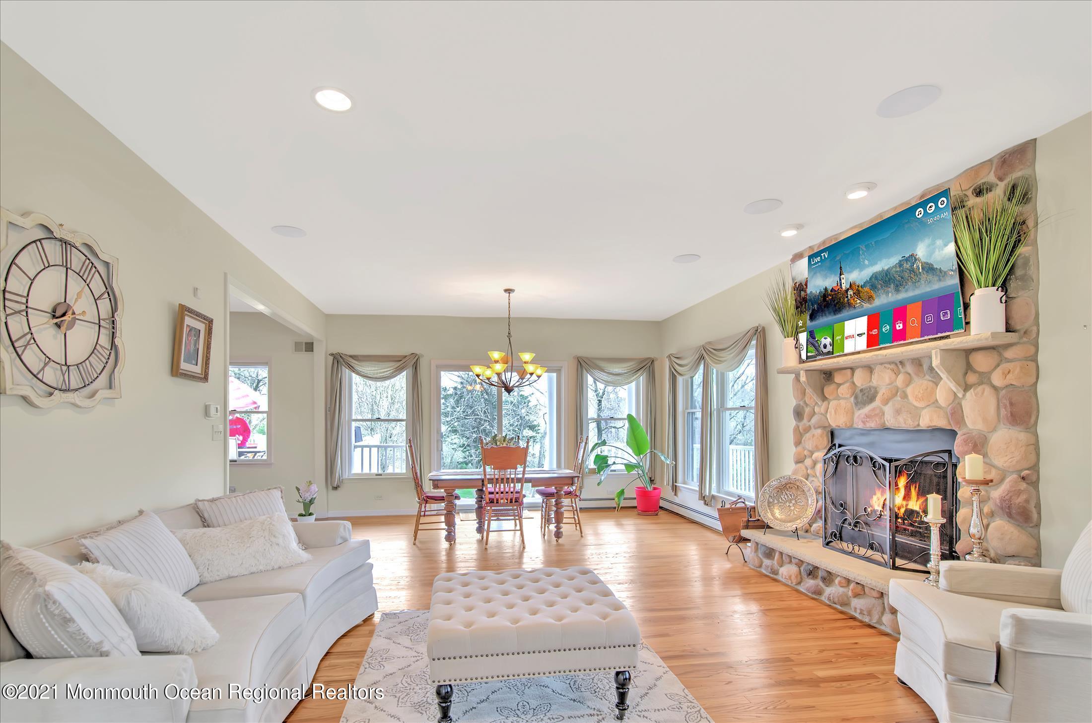 277 Province Line Road Allentown, NJ 08501 - Photo 8 of 37 LIVING ROOM 2 PROVICE