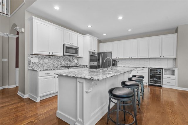 414 Morgan Lane Fox River Grove, IL 60021 - Photo 2 of 33