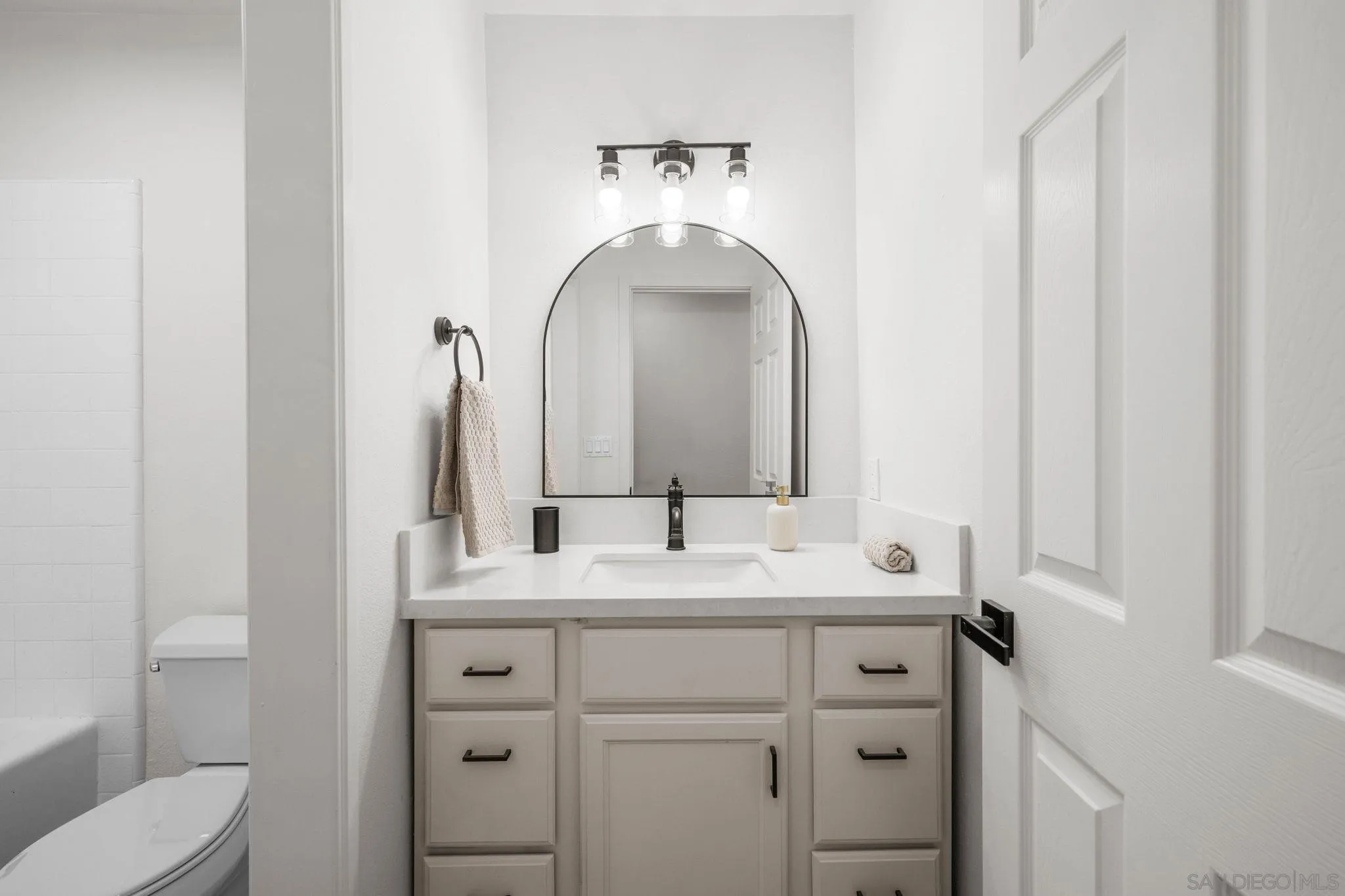 15277 Oak Creek Road El Cajon, CA 92021 - Photo 38 of 71 a bathroom with a sink and a mirror