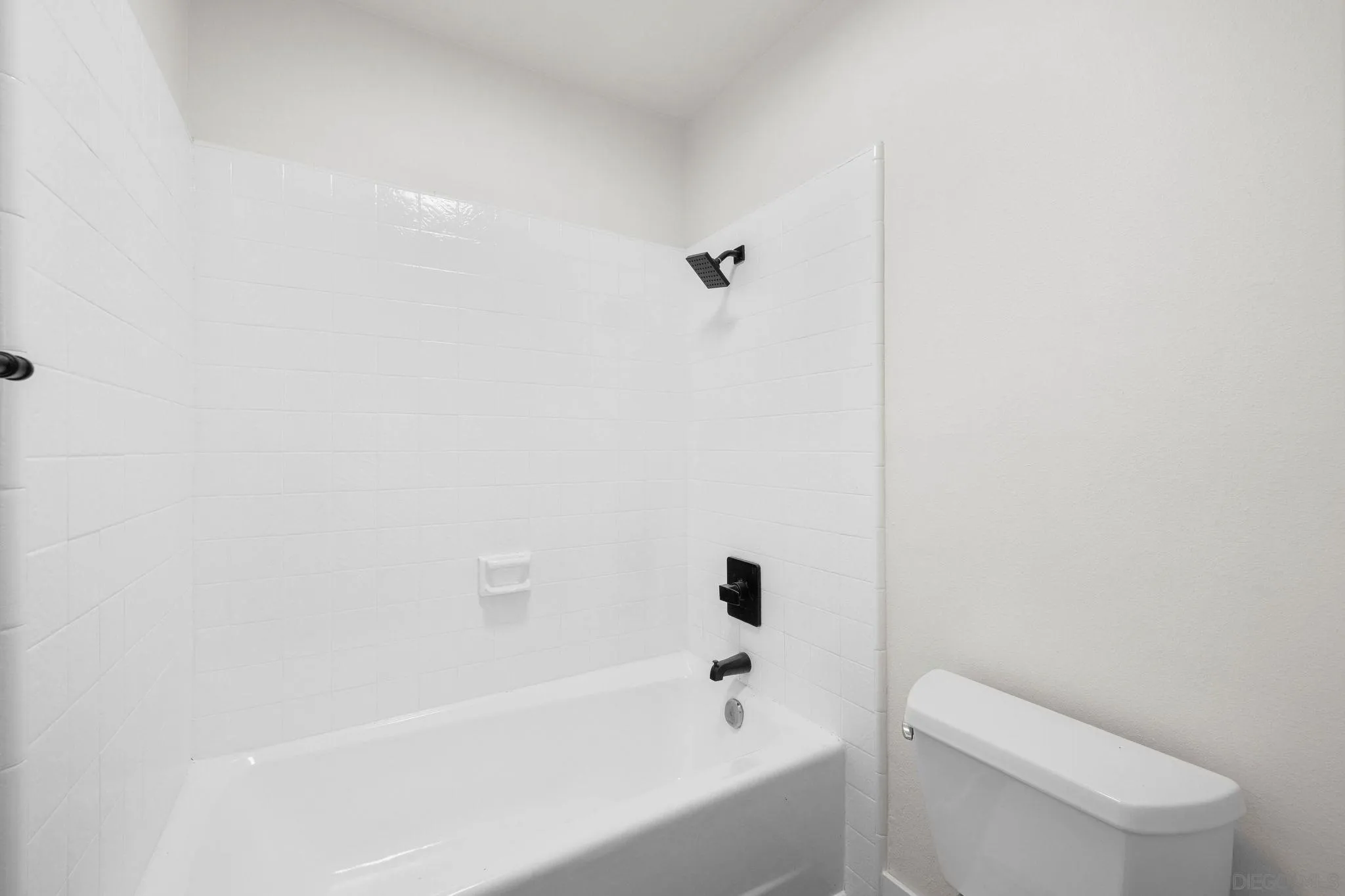 15277 Oak Creek Road El Cajon, CA 92021 - Photo 39 of 71 a white bath tub sitting next to a white toilet