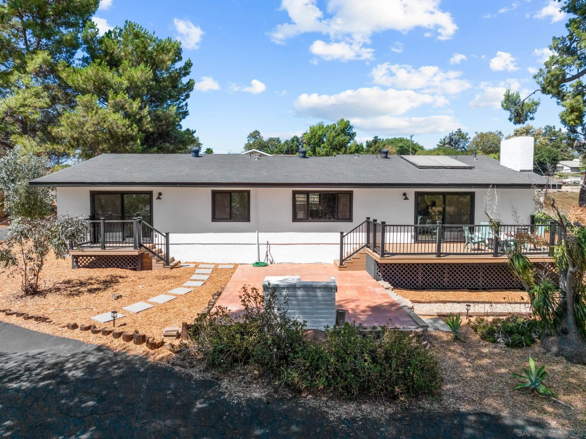 15277 Oak Creek Road El Cajon, CA 92021 - Photo 65 of 71 a view of a house with swimming pool and sitting area