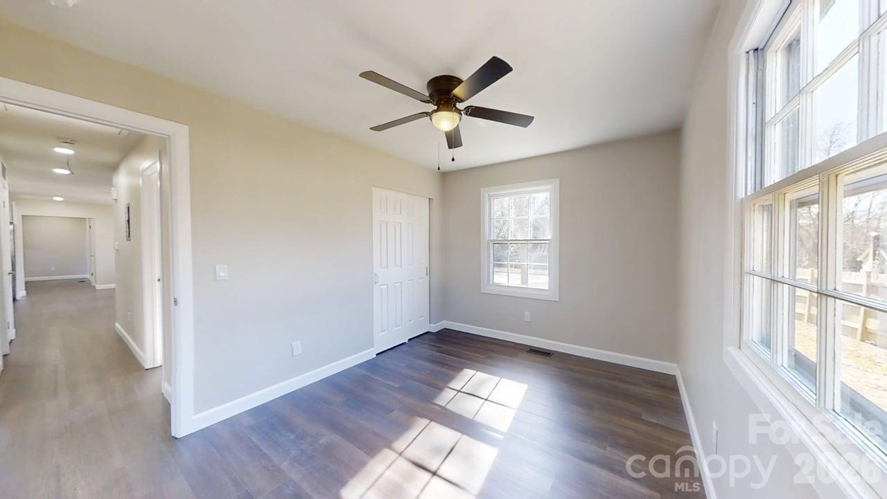 2507 Suffolk Avenue High Point, NC 27265 - Photo 29 of 41