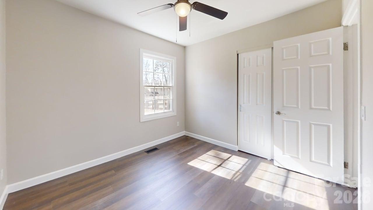 2507 Suffolk Avenue High Point, NC 27265 - Photo 37 of 41