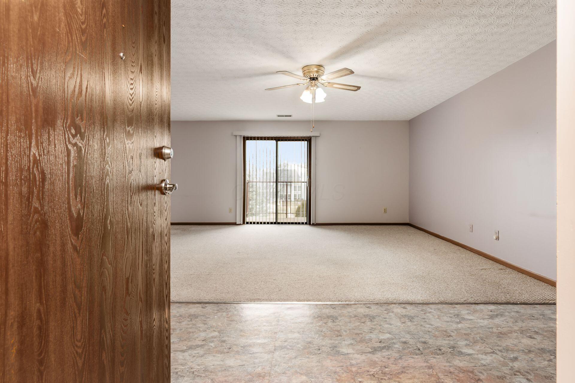 5885 Beechcroft Road, Unit 306 Columbus, OH 43229 - Photo 4 of 33 004_c63_i 5885 Beechcroft 039