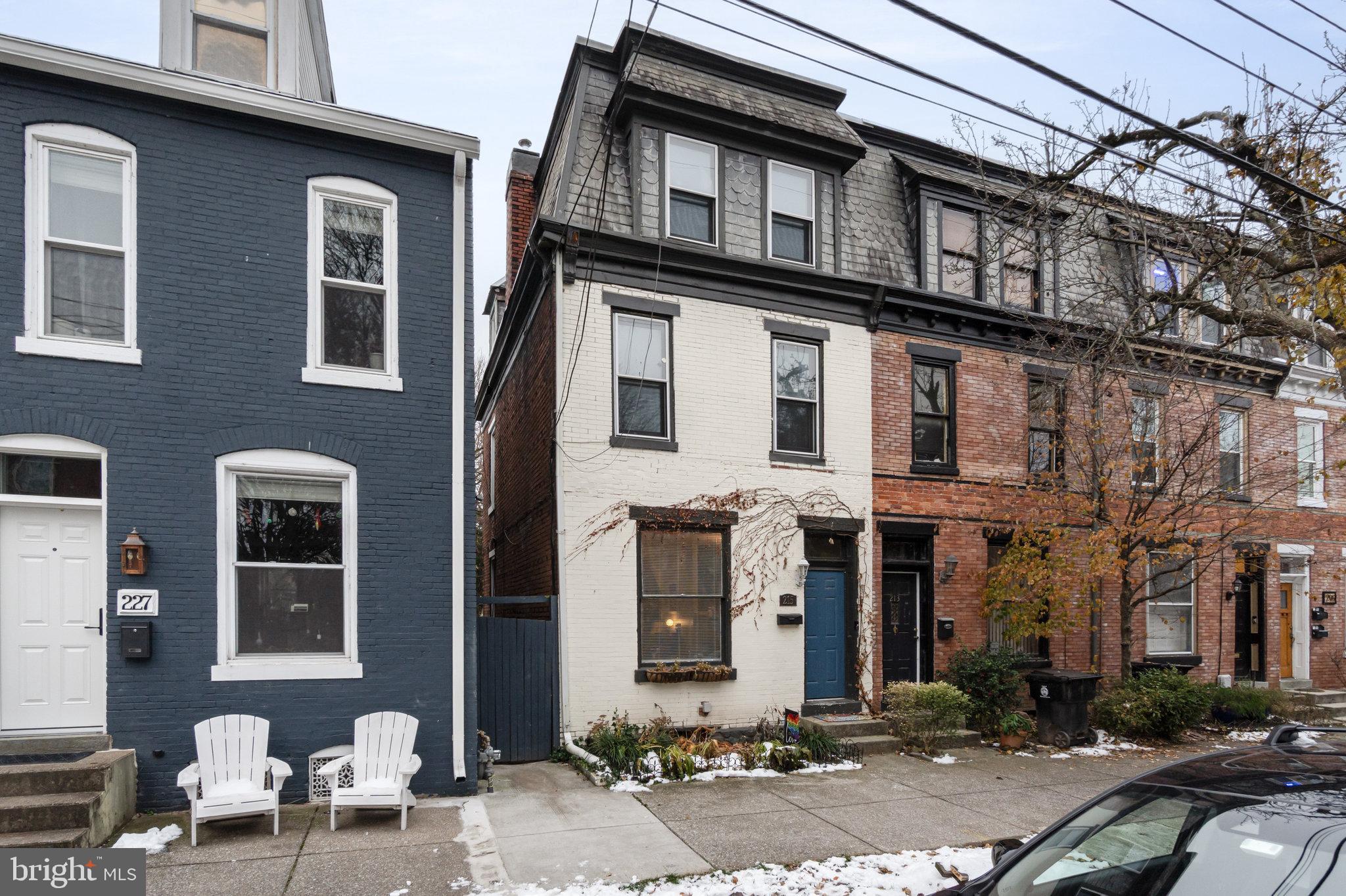 215 Muench Street Harrisburg, PA 17102 - Photo 3 of 34