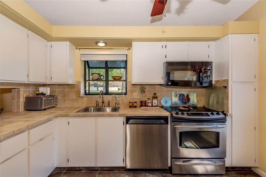 8933 Meadowlark Way, Unit D Boca Raton, FL 33496 - Photo 6 of 35 Photo 6