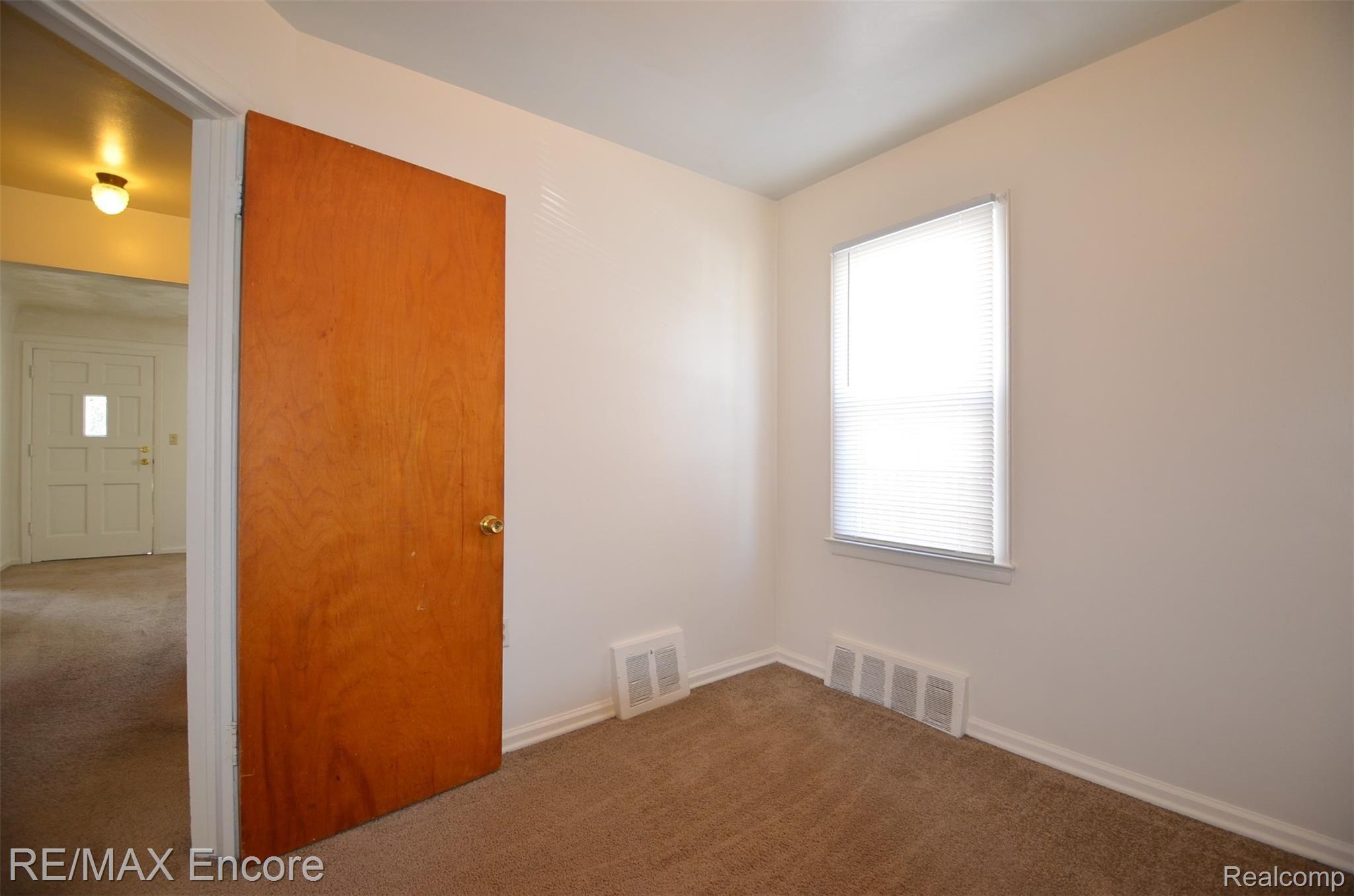 61 East Rutgers Avenue Pontiac, MI 48340 - Photo 24 of 48 B2AE22B0-EBC0-4325-95B5-9674752C780C.jpeg