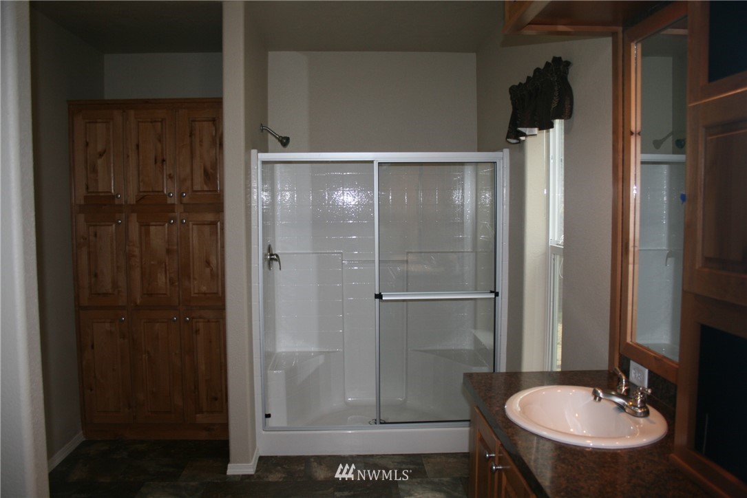 3620 Columbia Heights Road Longview, WA 98632 - Photo 21 of 25 Gallery Image 21