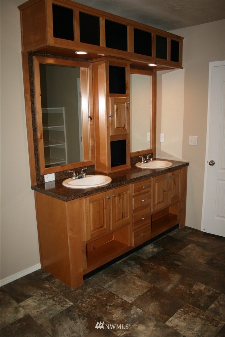 3620 Columbia Heights Road Longview, WA 98632 - Photo 22 of 25 Gallery Image 22