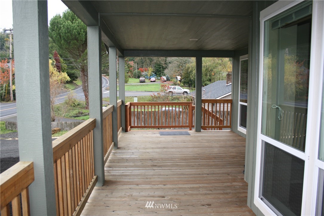 3620 Columbia Heights Road Longview, WA 98632 - Photo 4 of 25 Gallery Image 4
