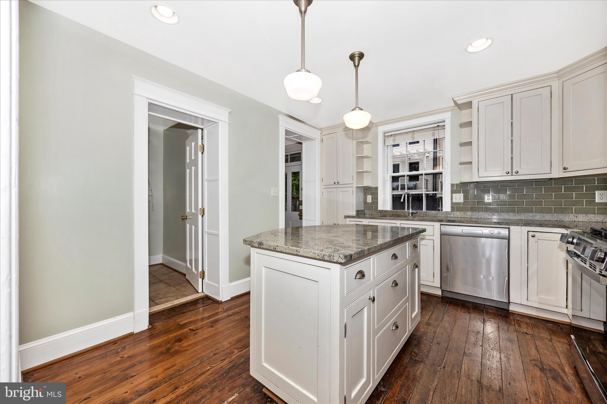 16 East 5th Street Frederick, MD 21701 - Photo 16 of 39 granite counters & stainless appliances