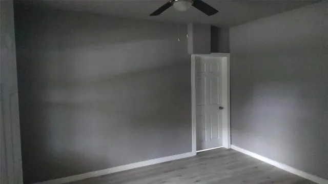 en empty room with wooden floor