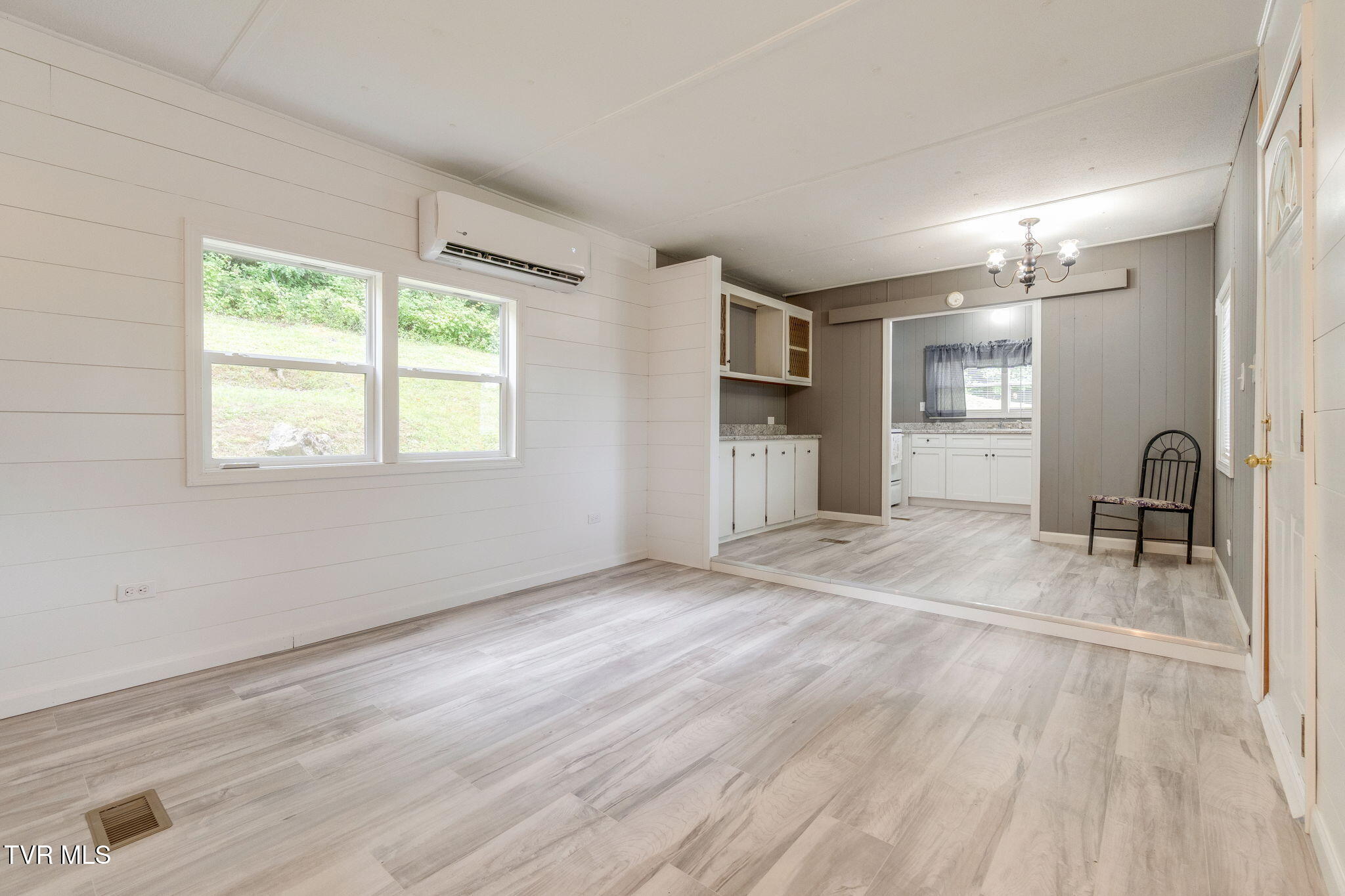 131 Russell Hill Road Elizabethton, TN 37643 - Photo 8 of 30 008