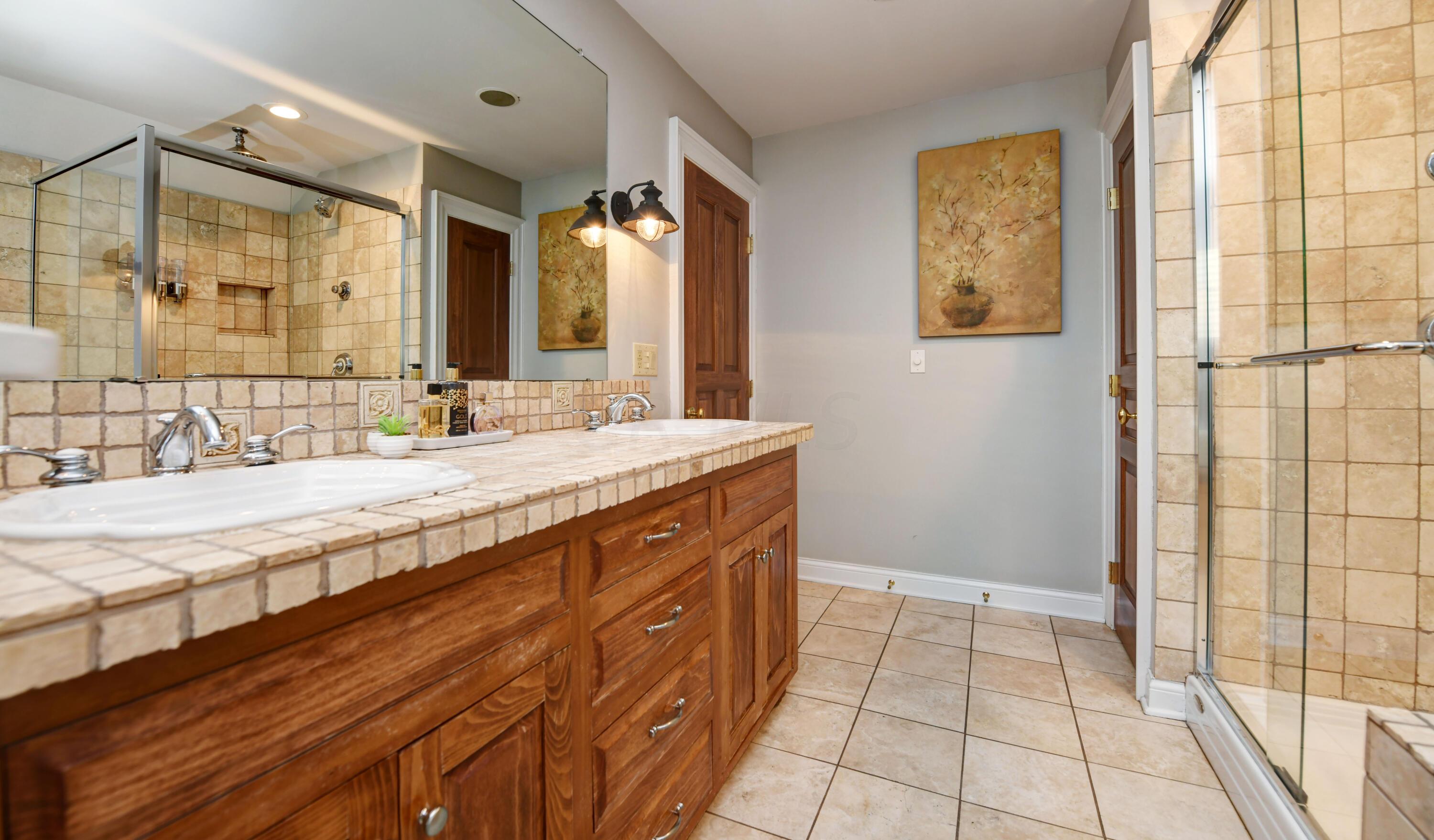 2210 Farleigh Road Columbus, OH 43221 - Photo 24 of 57 En Suite Bath (3)