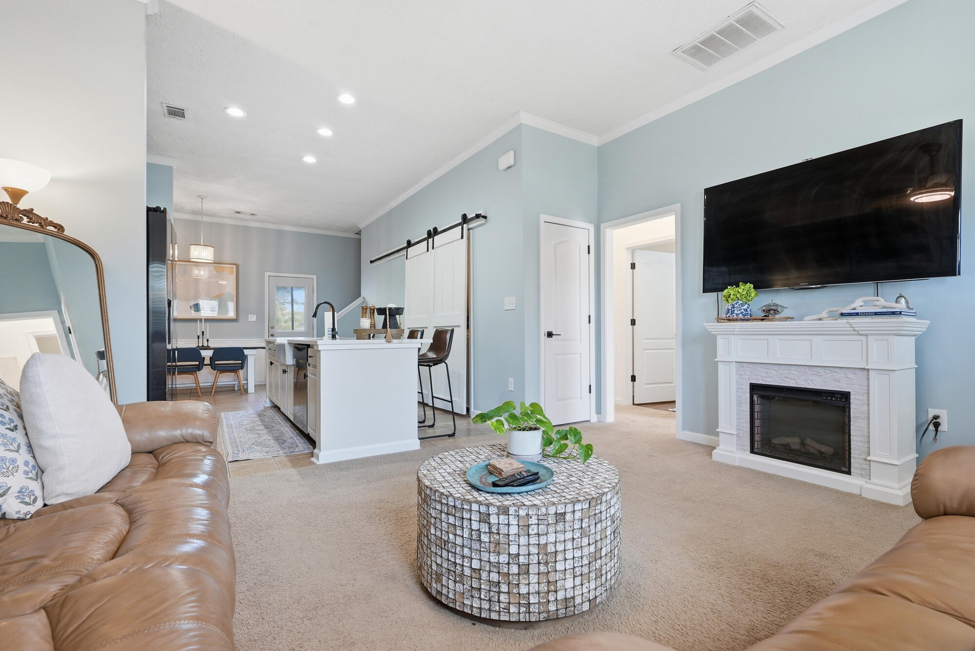 573 Tropical Way Freeport, FL 32439 - Photo 6 of 32 Living Area