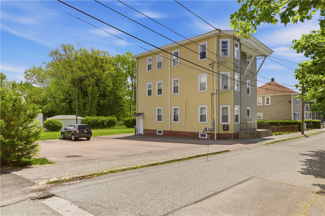 29 Prospect Street, Unit 3 Bristol, RI 02809 - Photo 1 of 20