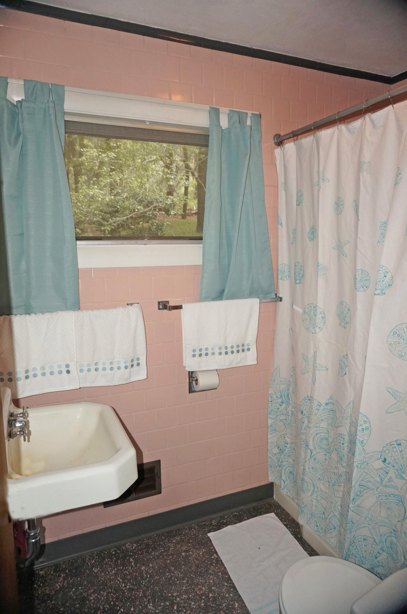 92 Stowe Road Sandwich, MA 02563 - Photo 19 of 33 Bath sink toilet tub