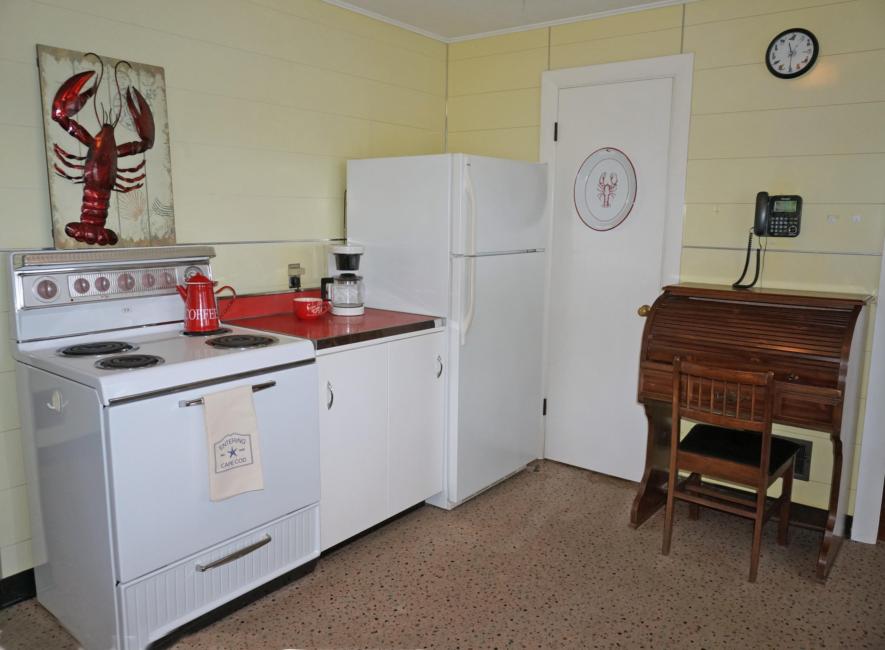 92 Stowe Road Sandwich, MA 02563 - Photo 6 of 33 Kitchen stove frig 2