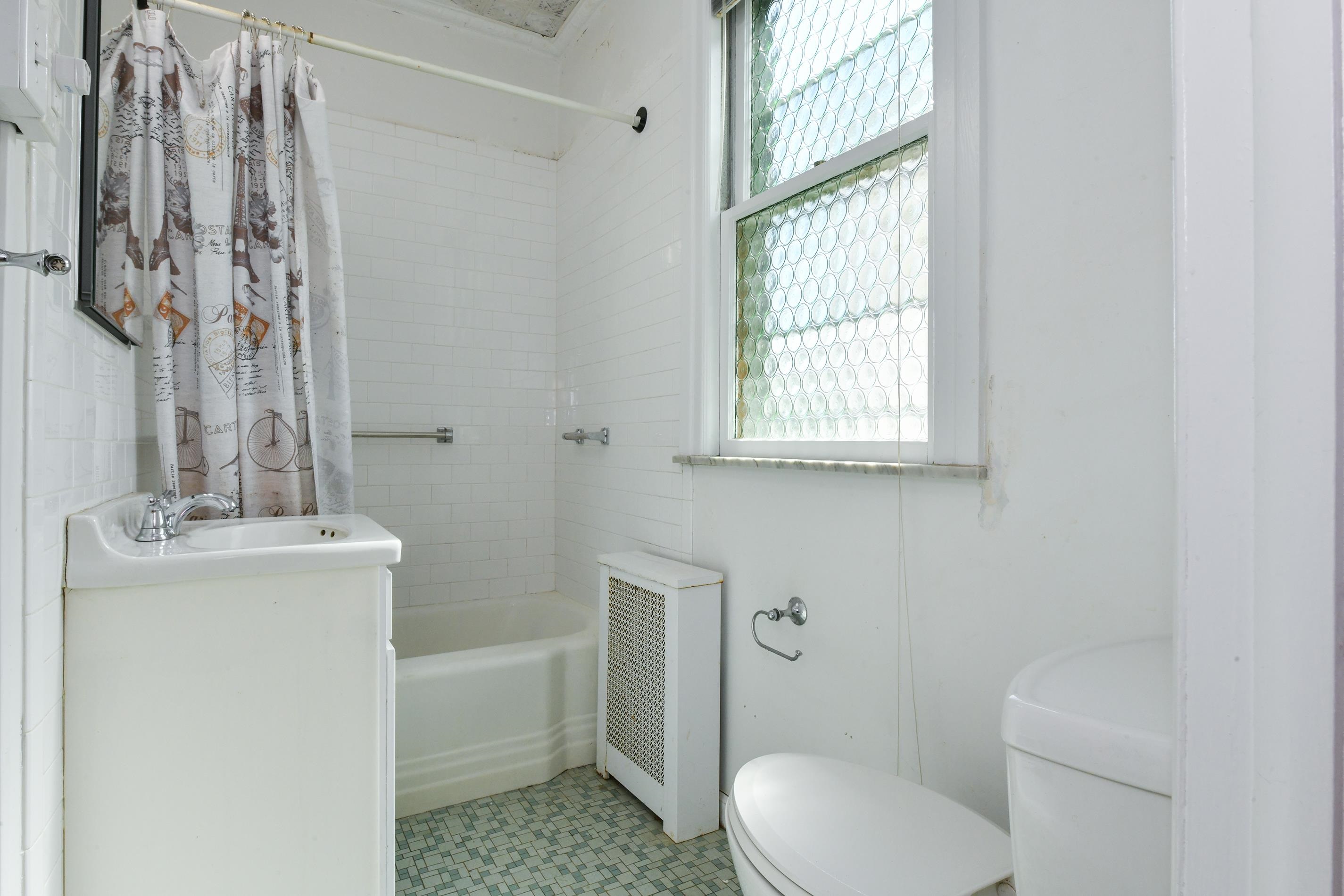 241 Maple Street Secaucus, NJ 07094 - Photo 22 of 34
