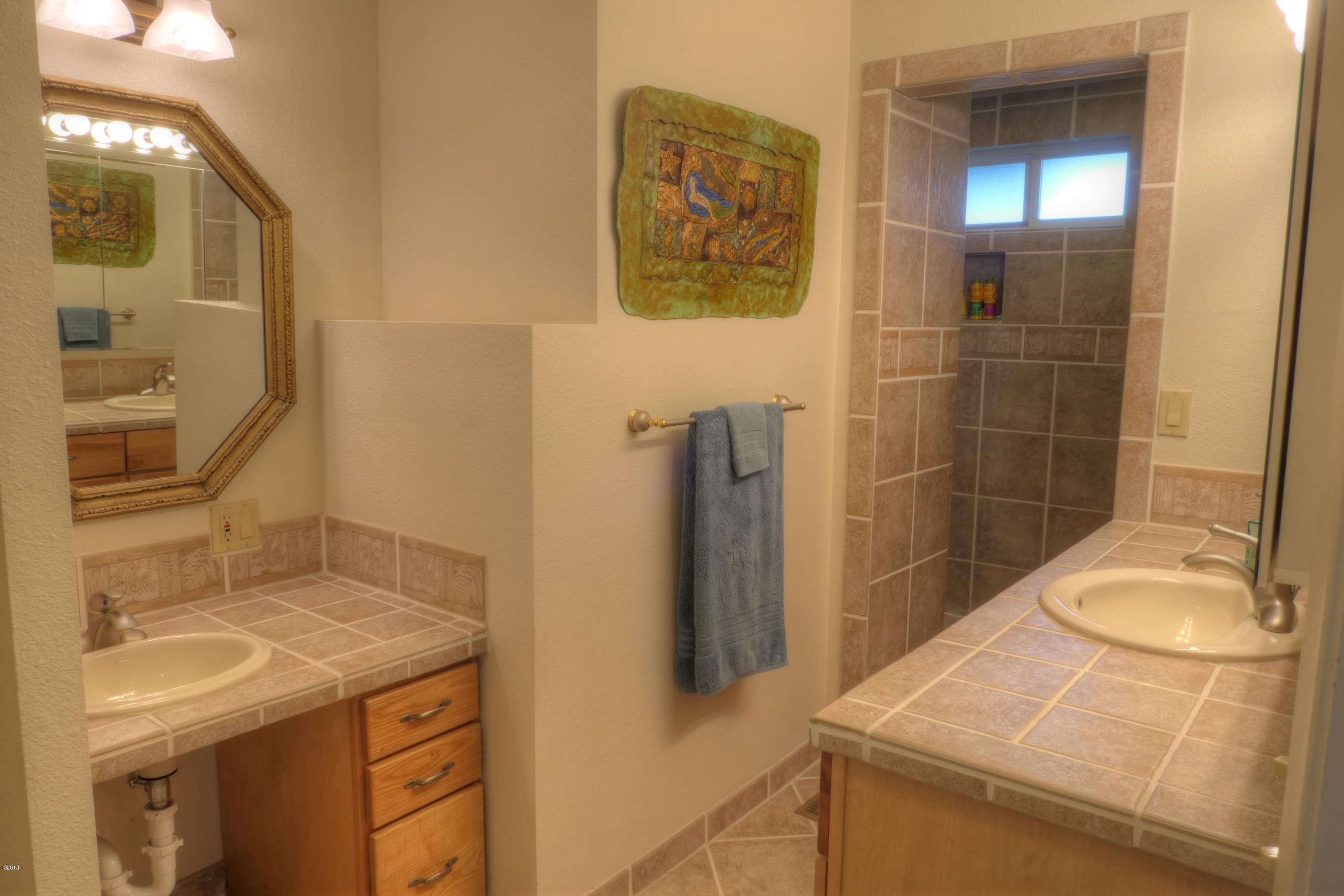1032 Southwest Mark Street Newport, OR 97365 - Photo 19 of 37 Master Bath
