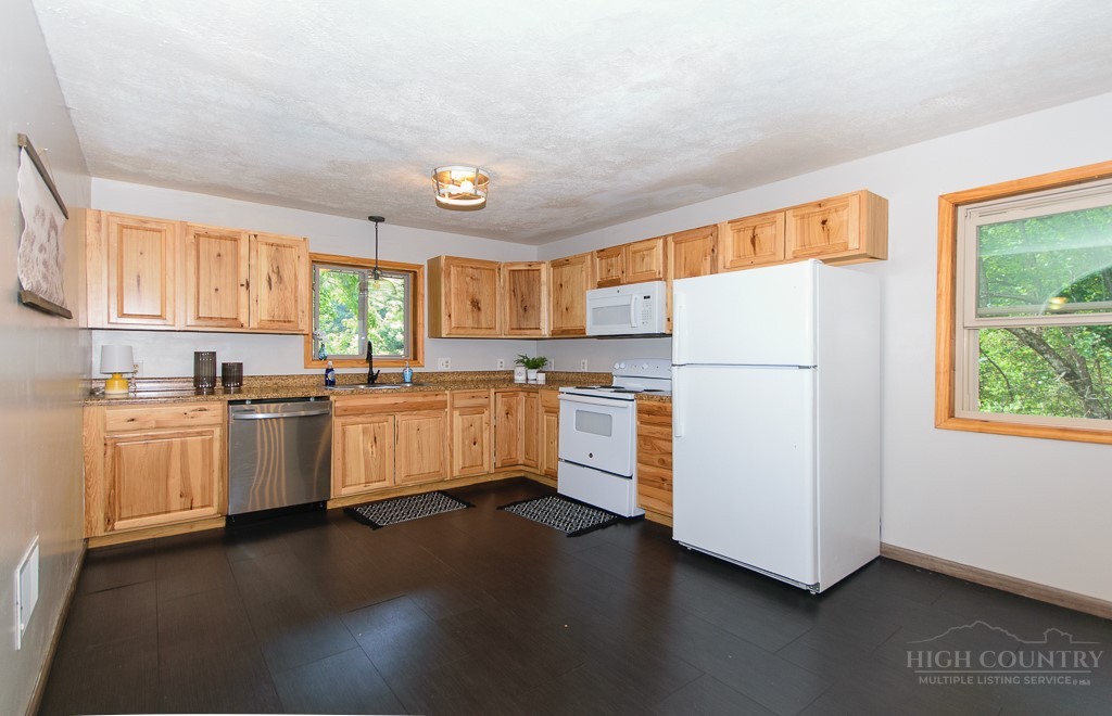 743 Little Laurel Rd Extension Boone, NC 28607 - Photo 9 of 41